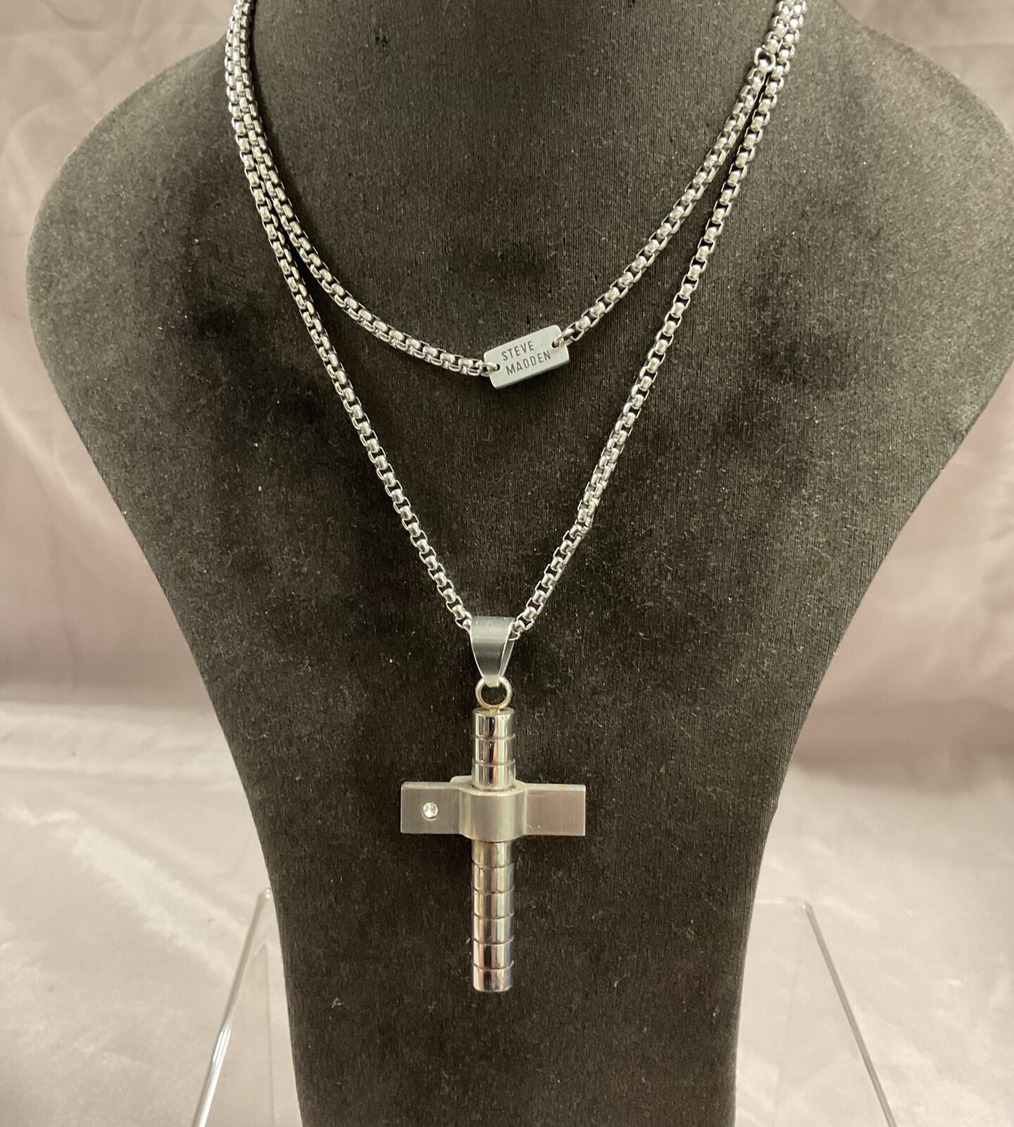 steve madden steel textured cross pendant 26” chain necklace