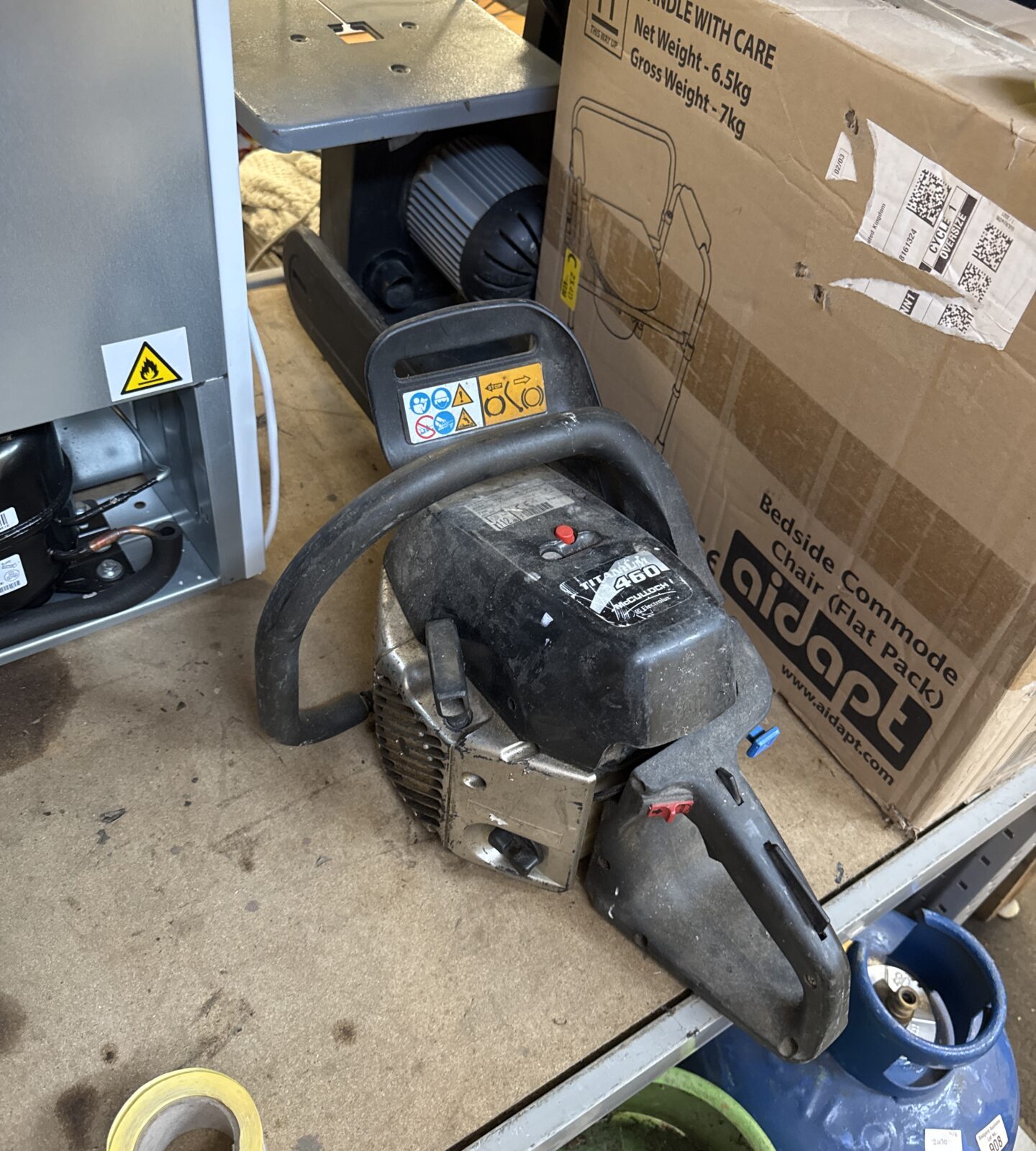 McCulloch titanium 460 petrol chainsaw - has compression, untested further