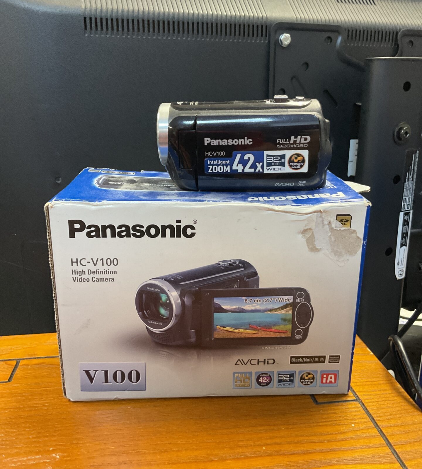 Panasonic hc-v100 hd video camera