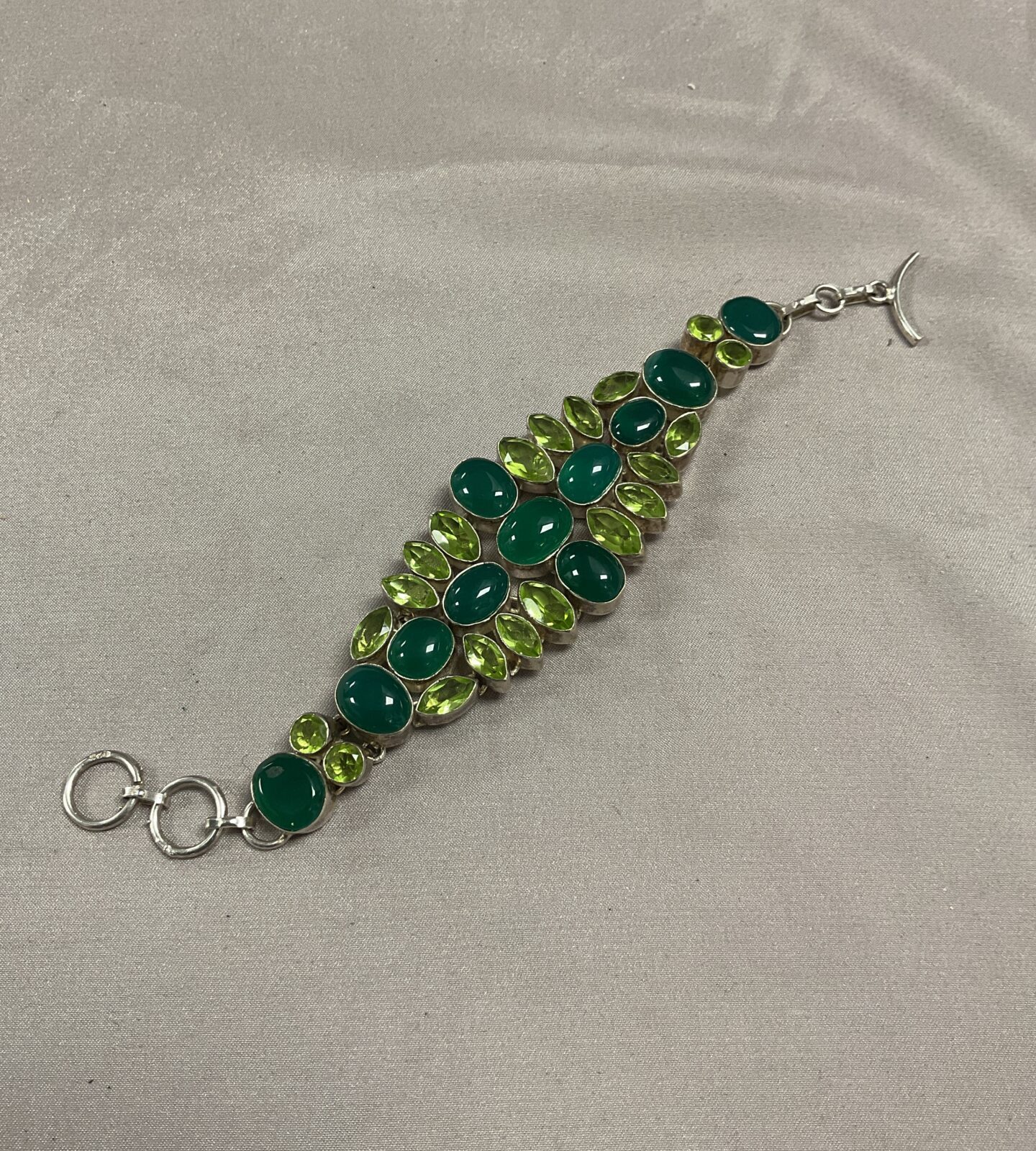 925 Silver Green stone and peridot T bar Bracelet