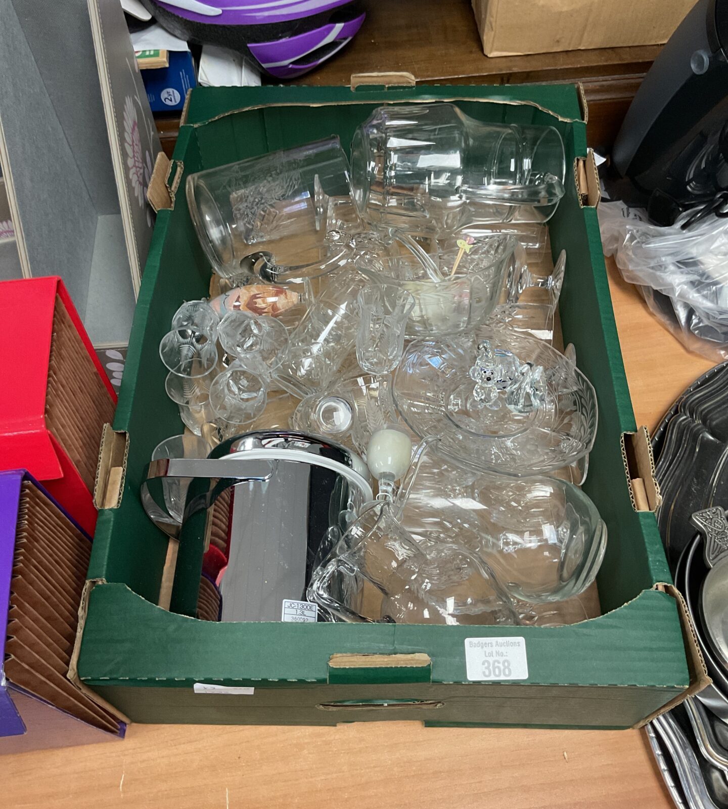 Tray of mixed glassware and crystalware inc crystal animals