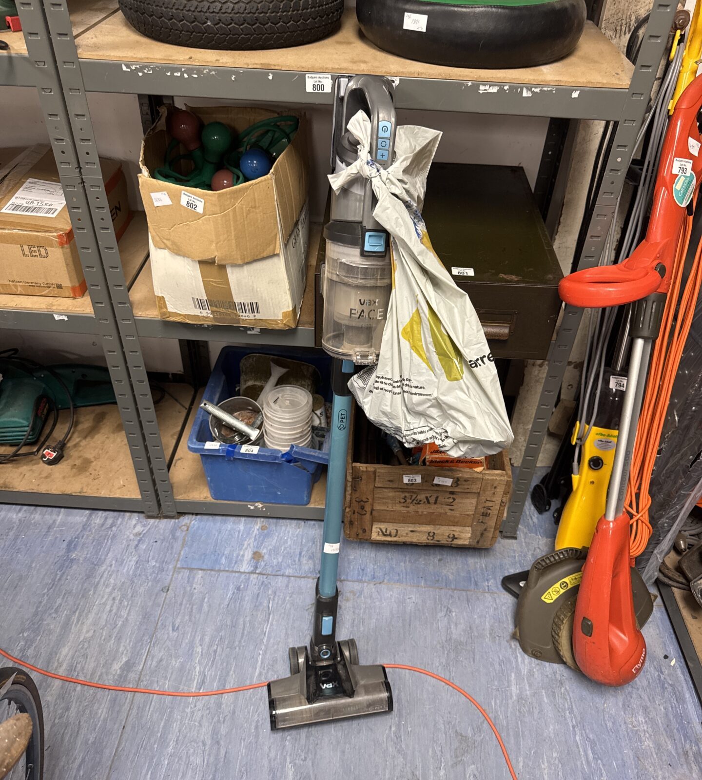Vax onepwr cordless hoover with bag of attachments & charger - working