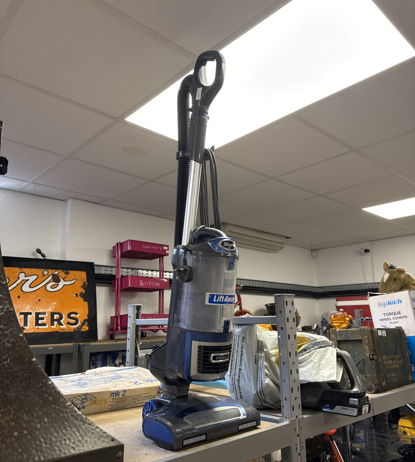 Shark lift away upright hoover