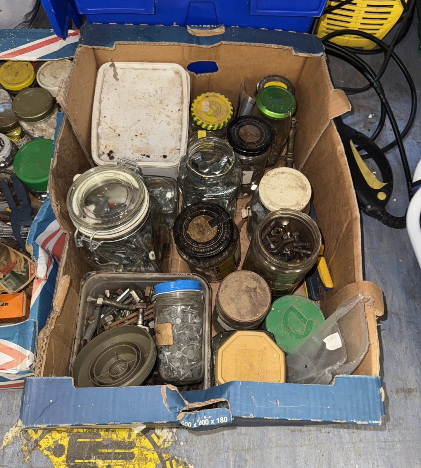 Quantity of assorted nuts, bolts & screws