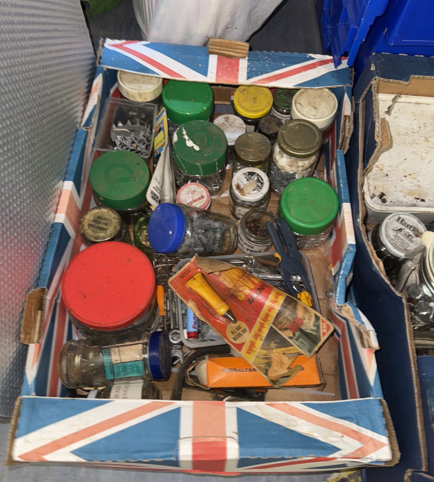 Tray of assorted shed clearance items inc nuts & bolts