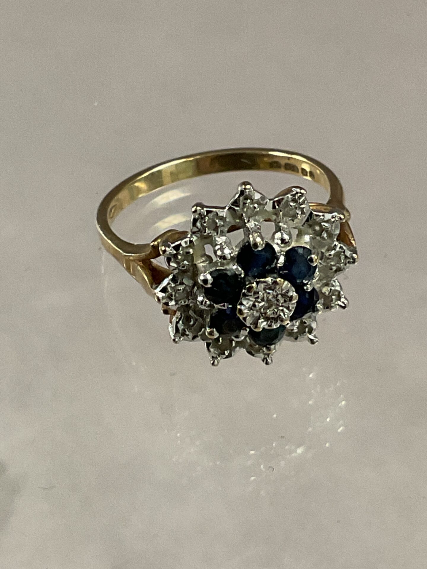 9ct yellow gold Diamond and sapphire ring Size N 3.2g gross