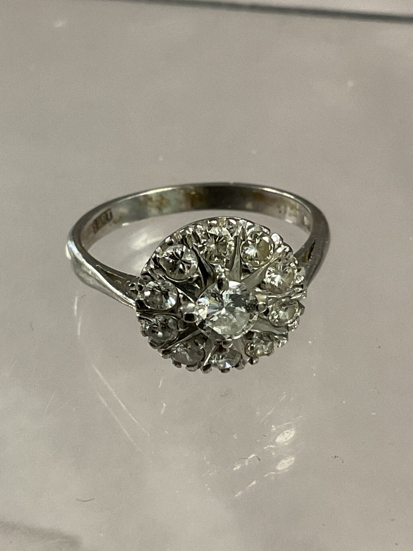 18ct white gold diamond cluster ring Size Q 4.24g gross