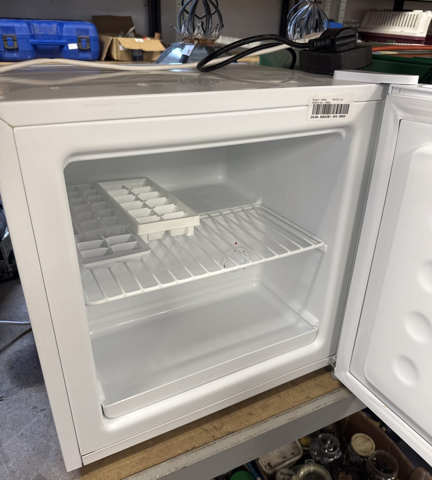 Russell Hobbs rhttfz1-az tabletop freezer - plugged in, seems to be getting cold - Image 2
