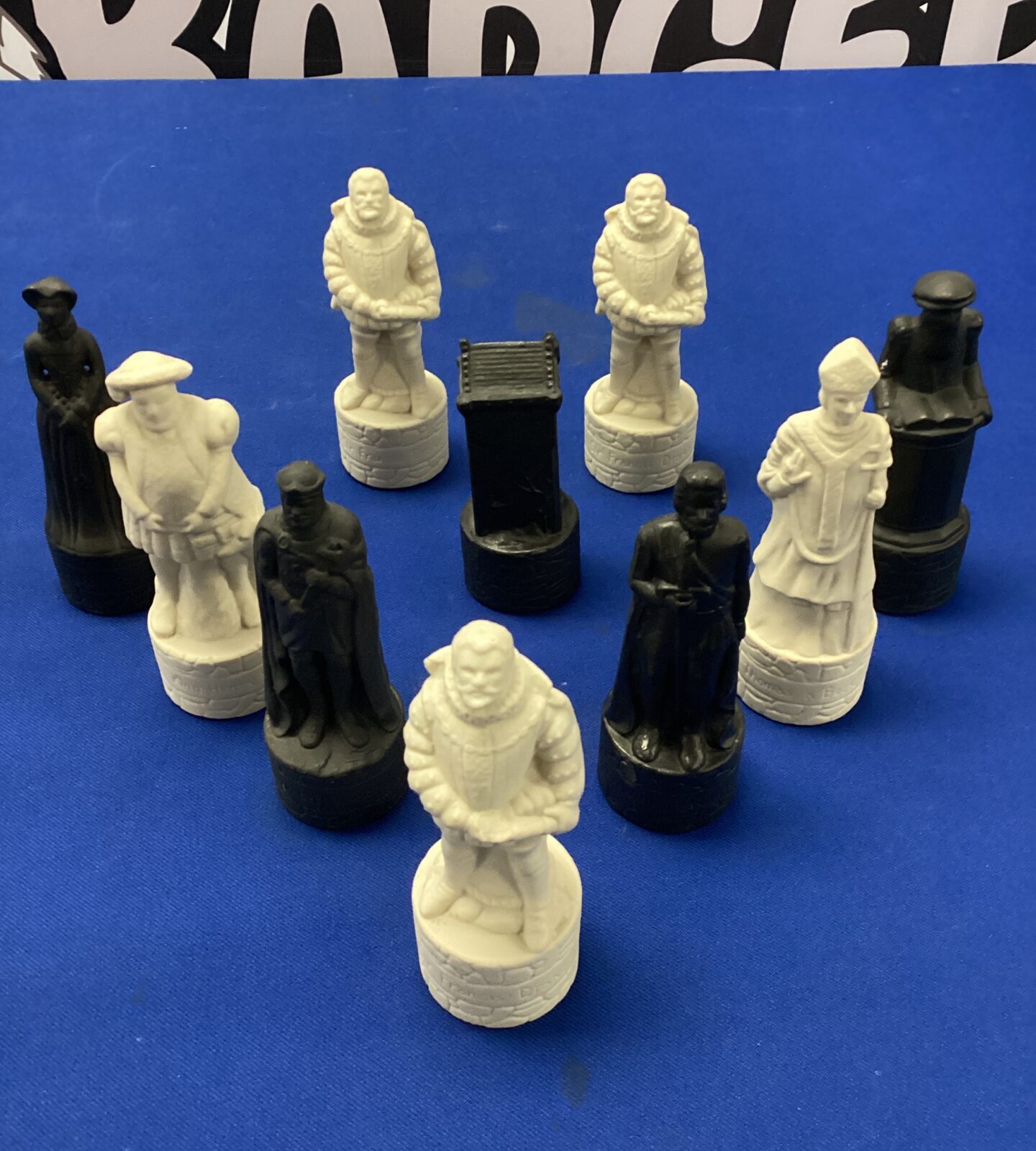 ten beneagles whiskey chess peices