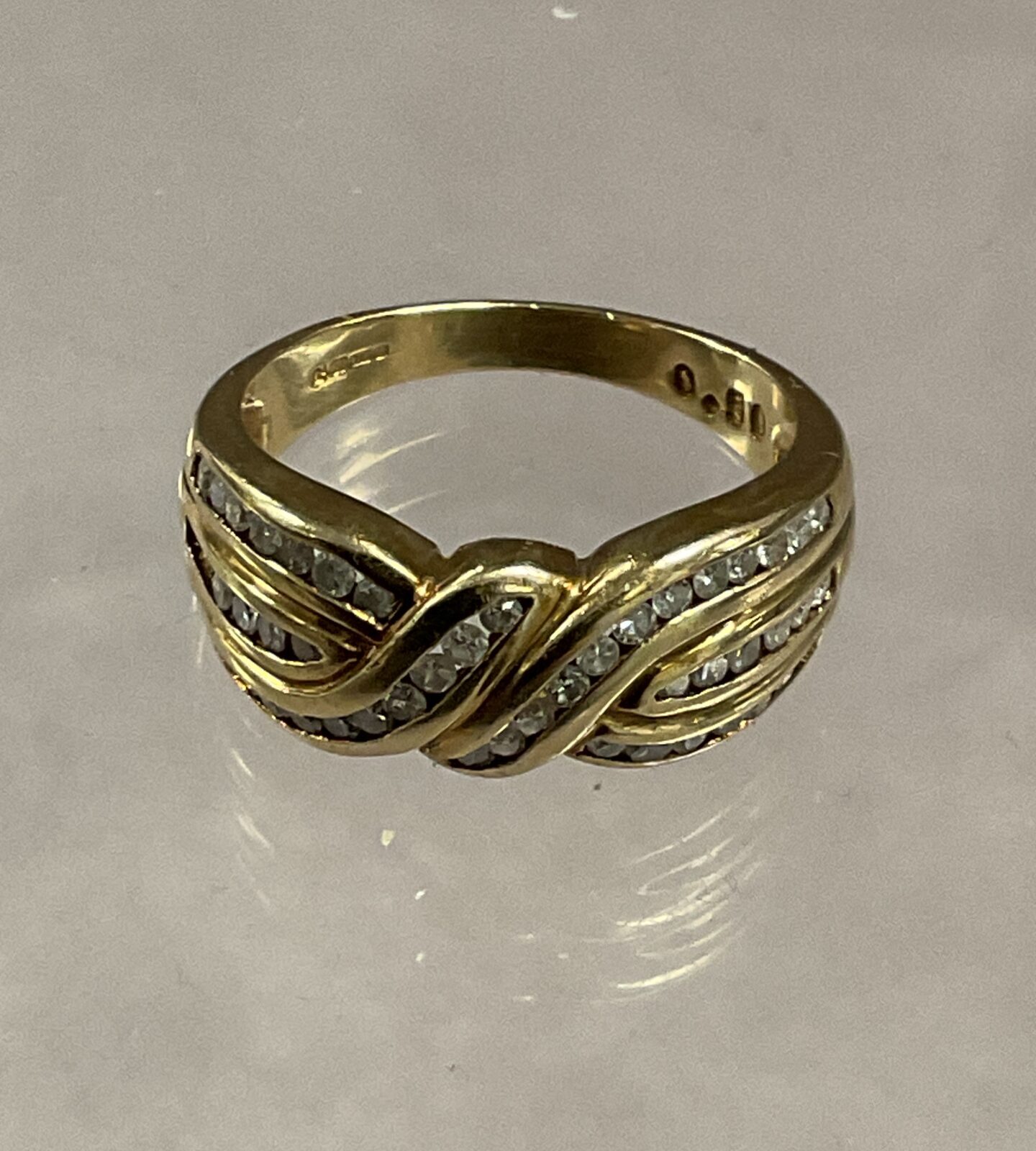 9ct Yellow gold and diamond crossover ring size O 4.45g gross