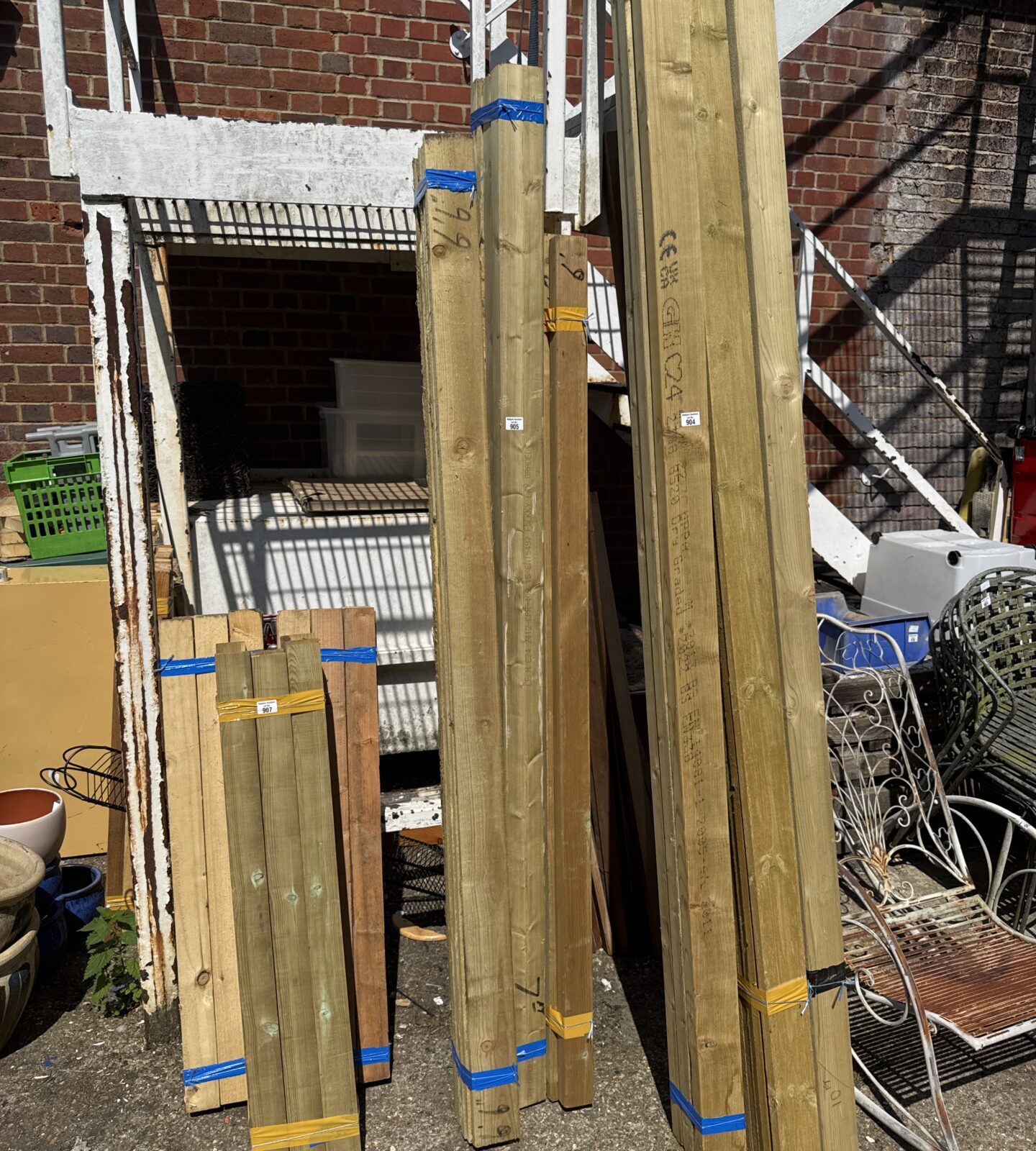 Three bundles of timber measuring 6’6”, 7’ & 6’