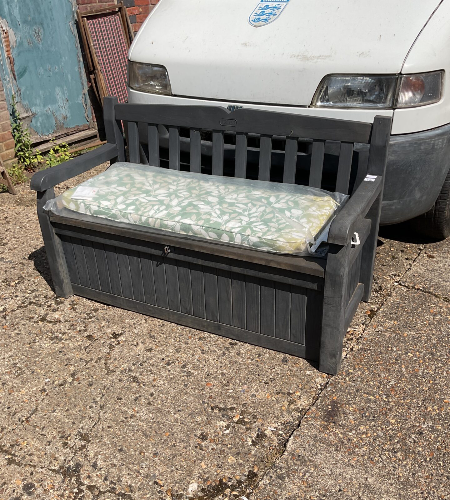 Keter plastic garden storage bench with cusion