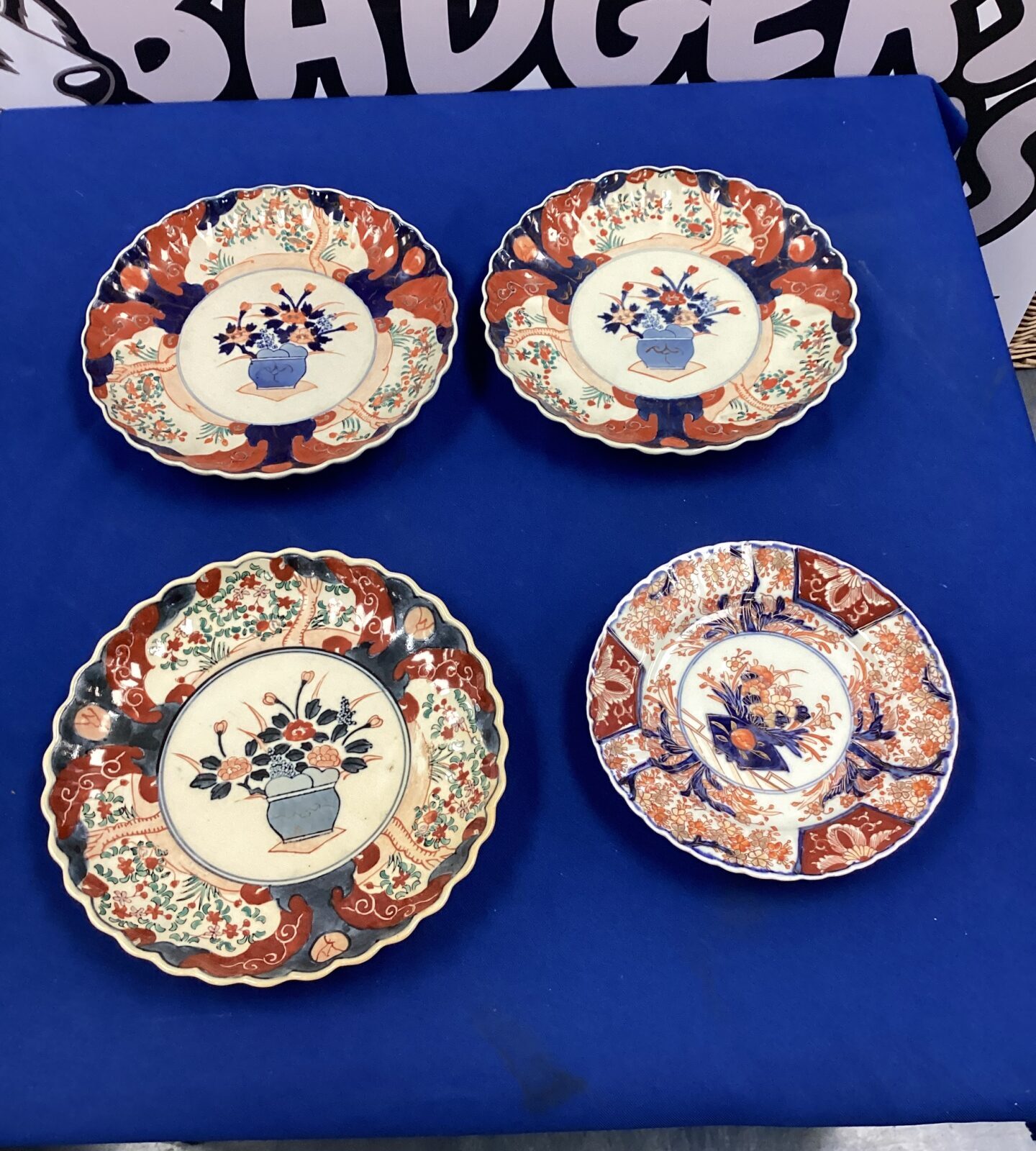 Four vintage decorative imari plates