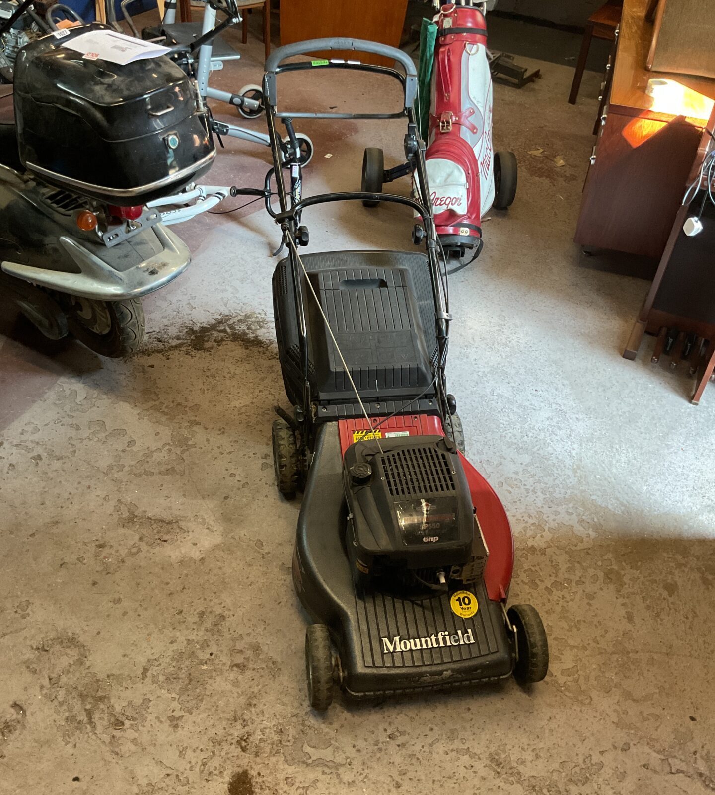 Mountfield Hi-Performance Sp550 6hp ultra easy start petrol mower working
