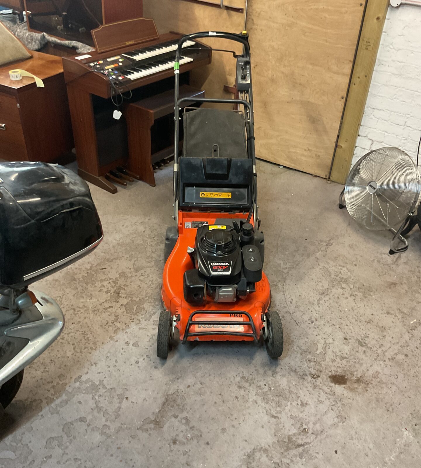Honda gxv 160 ohv petrol mower working