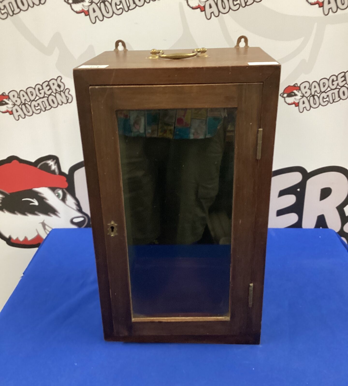 sokid wood display cabinet
