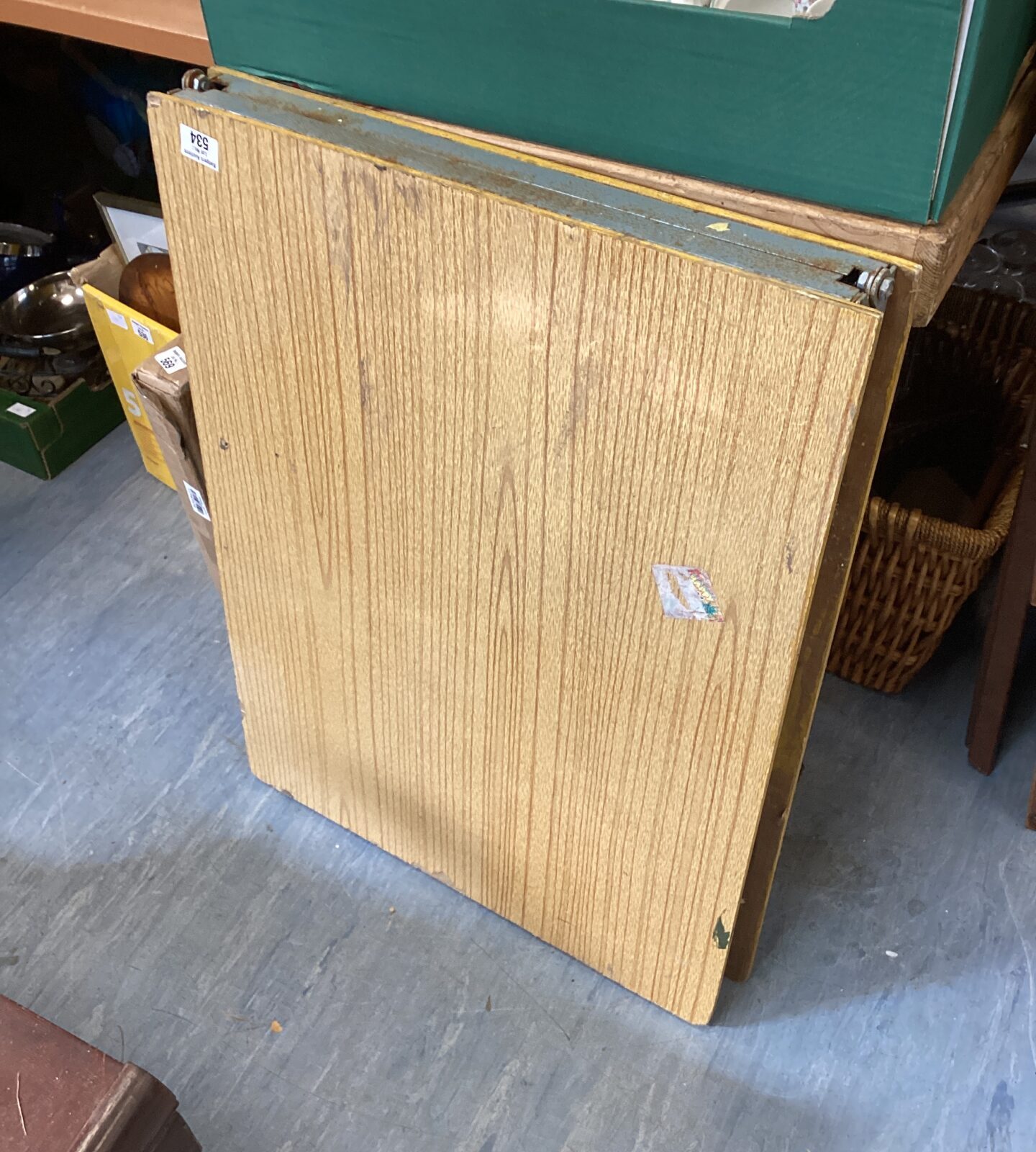 Heavy duty pasting table