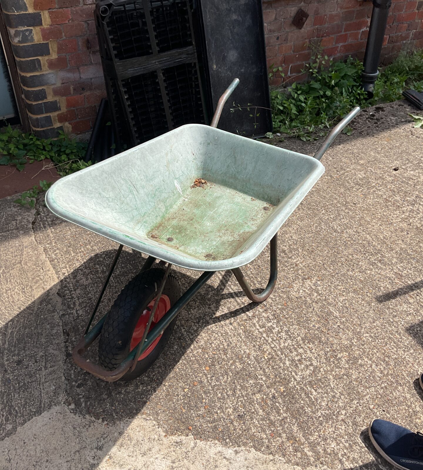 Garden wheelbarrow