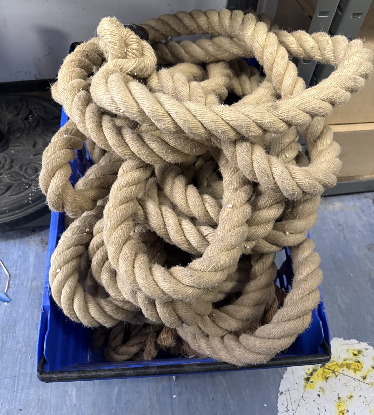 Tray of assorted rope
