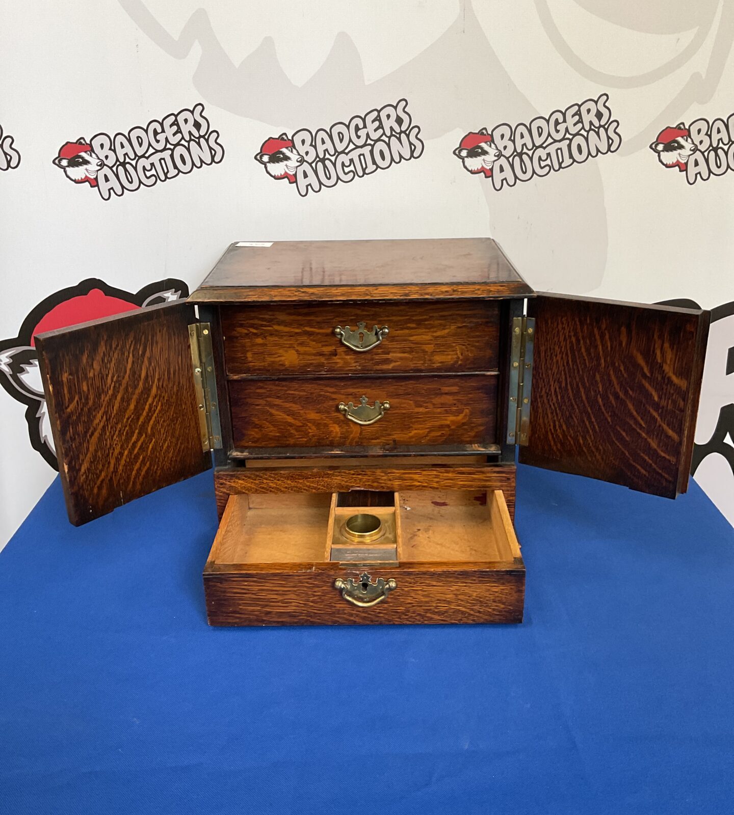 Antique oak stationary cabinet with key