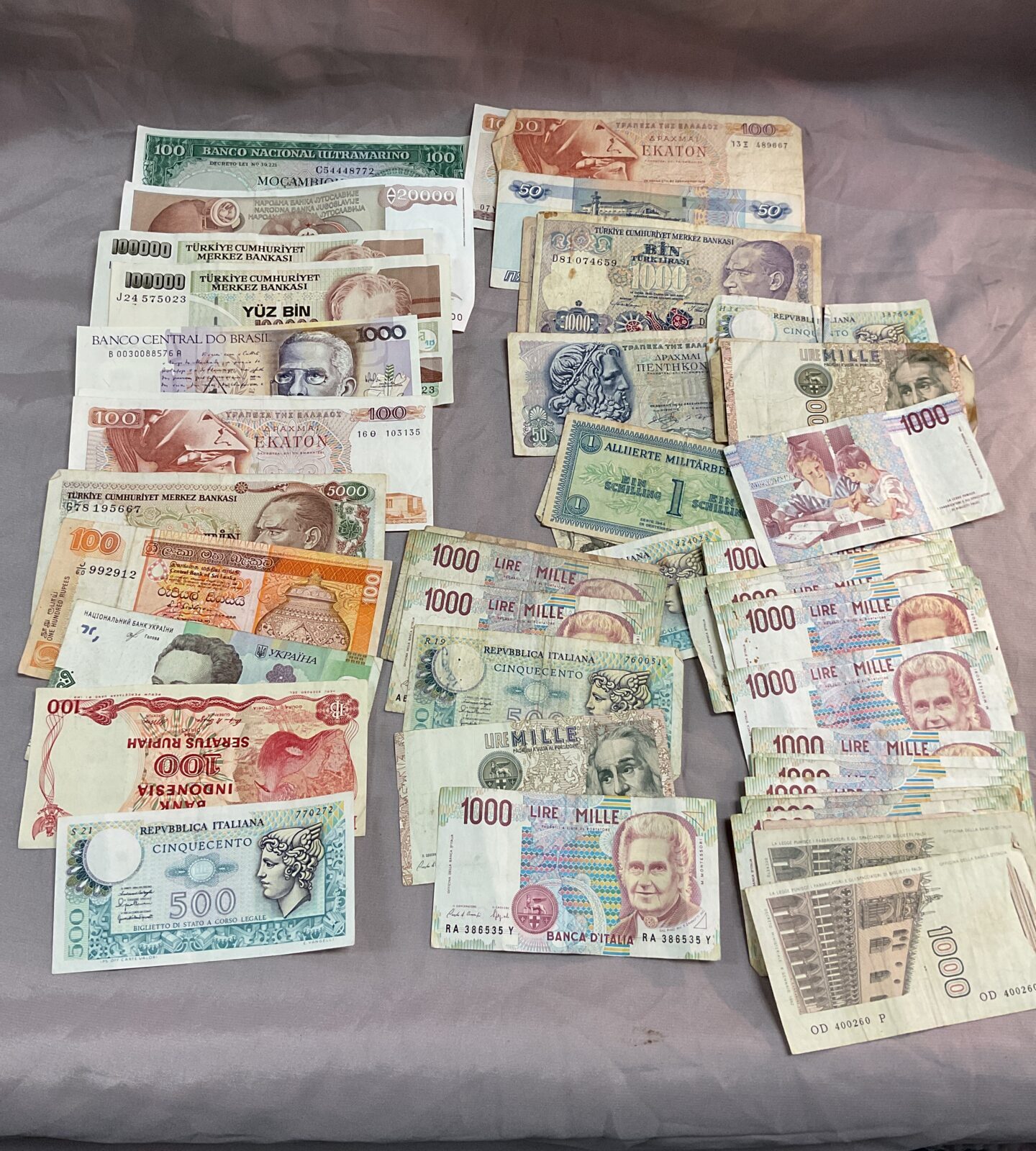 Collection of assorted overseas banknotes