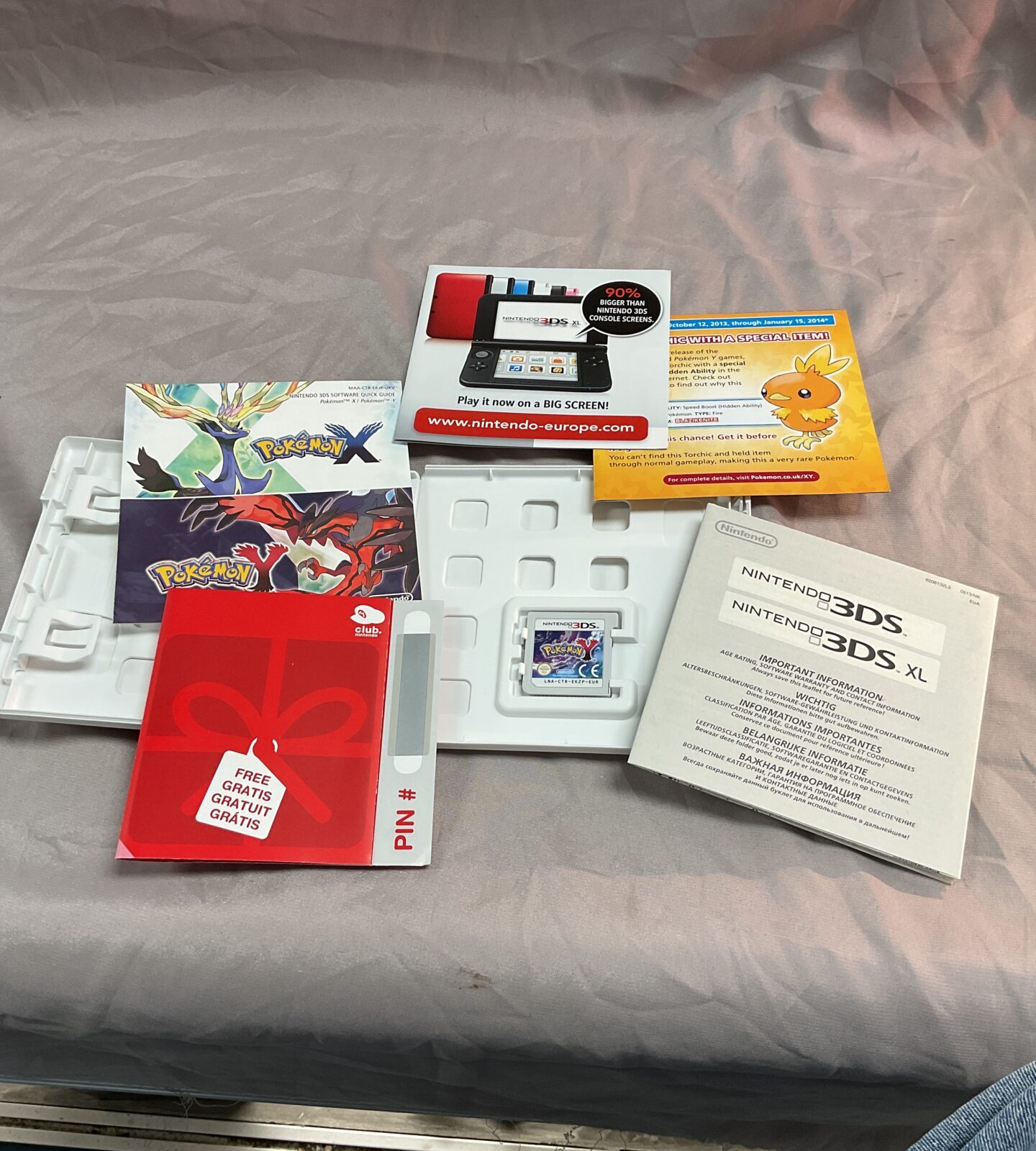 Nintendo 3DS Pokemon game cartridge in box with instructions - Image 2