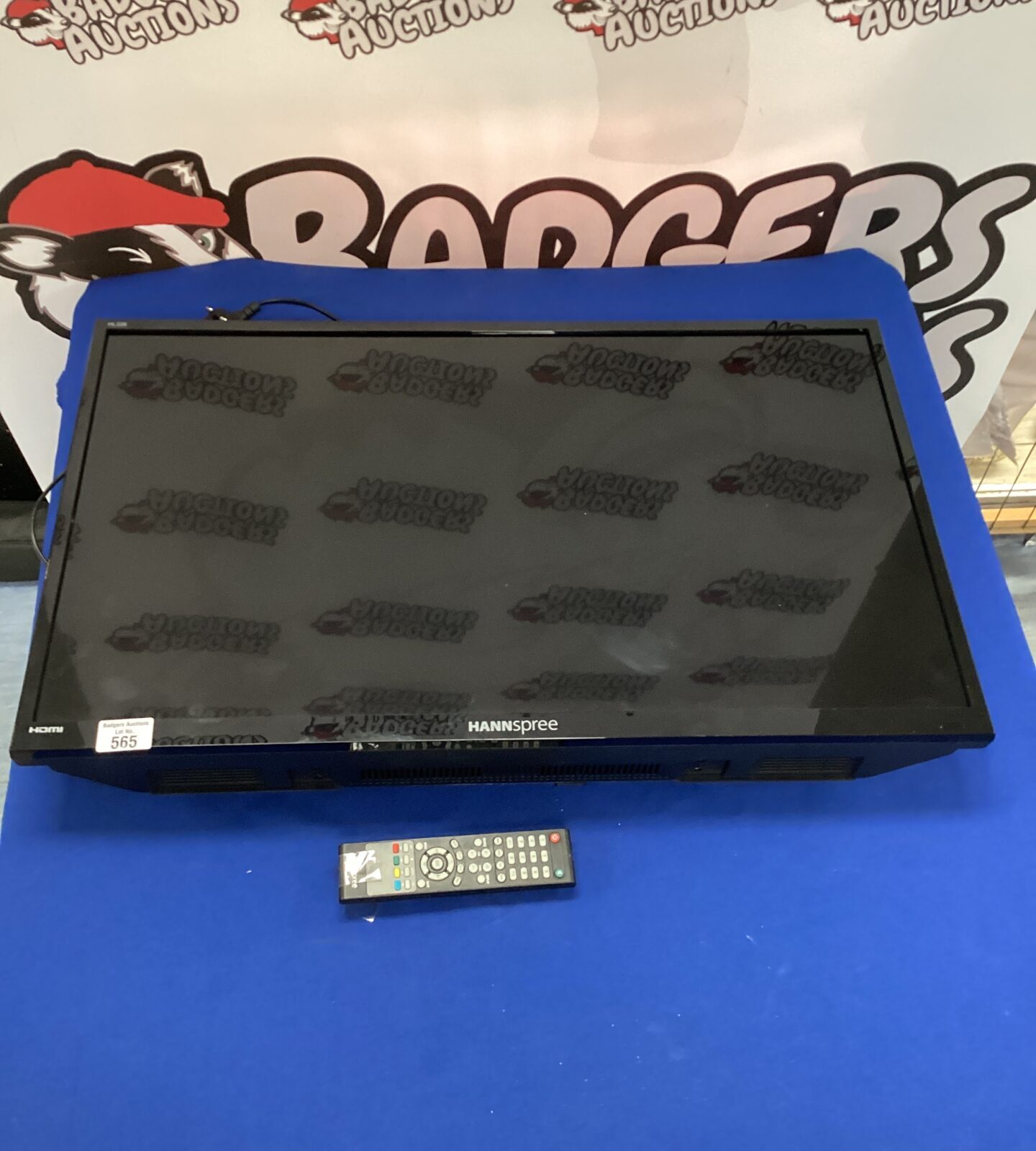 Hannspree LCD monitor with remote