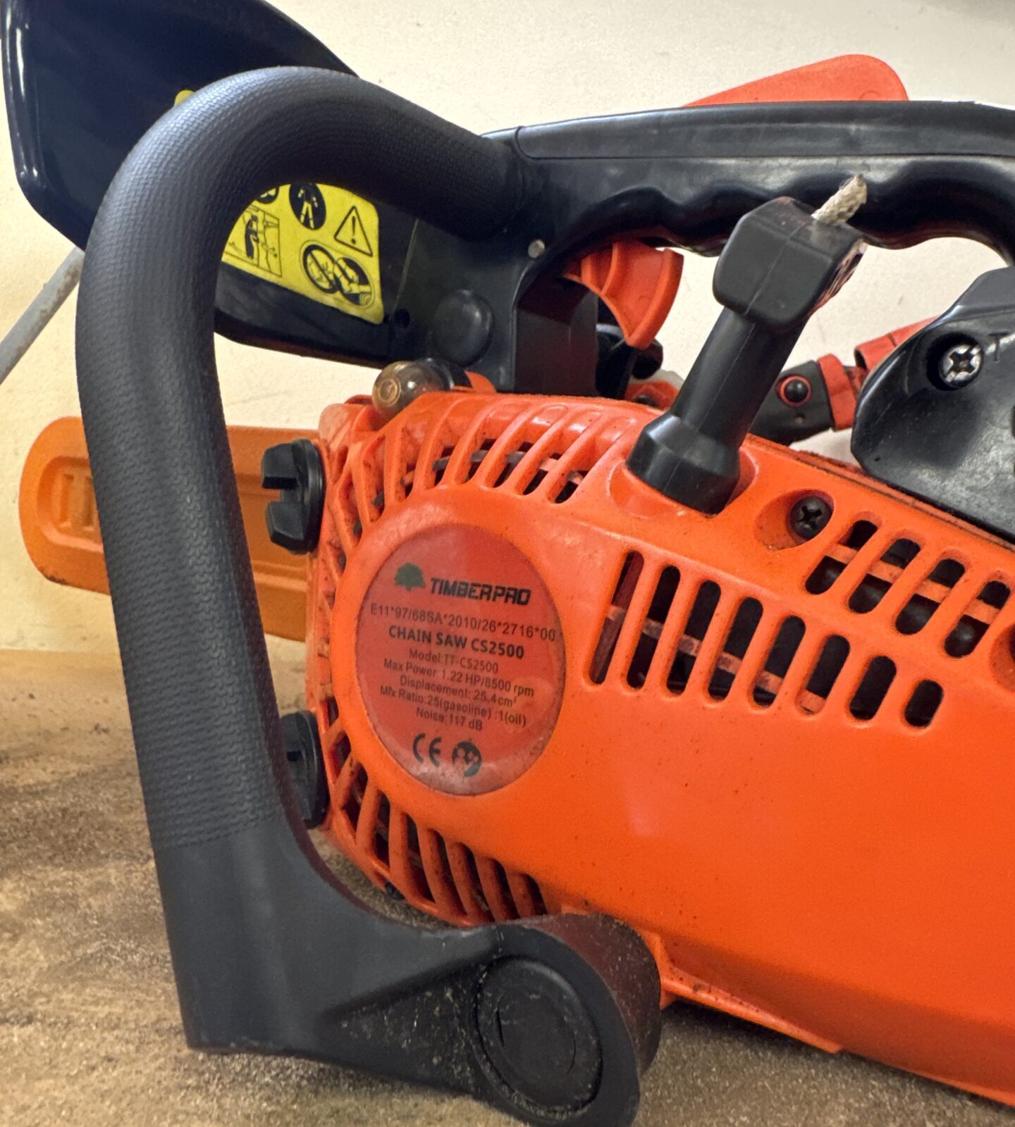 Timberpro compact chainsaw cs2500 - has compression untested further - Image 2
