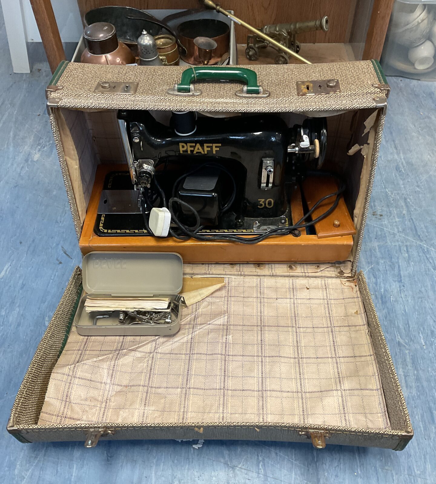 Vintage pfaff 30 electric sewing machine