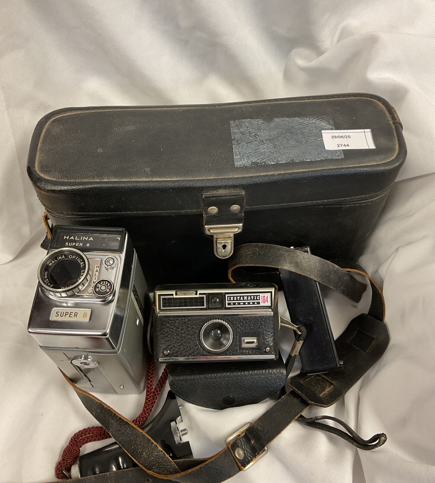 Halina super 8 cinefilm & instanatic 104 cameras in case