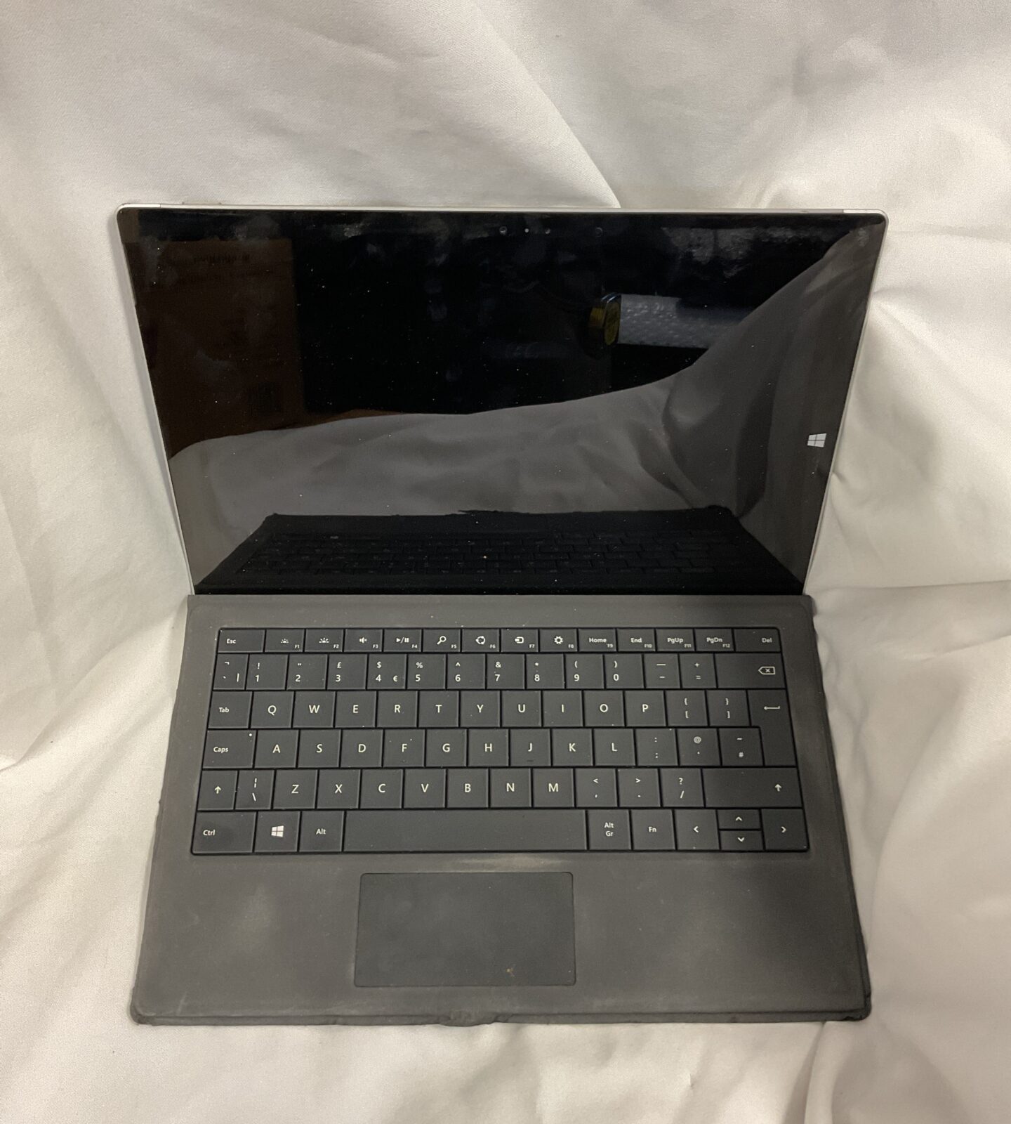 Microsoft surface tablet with keyboard untested