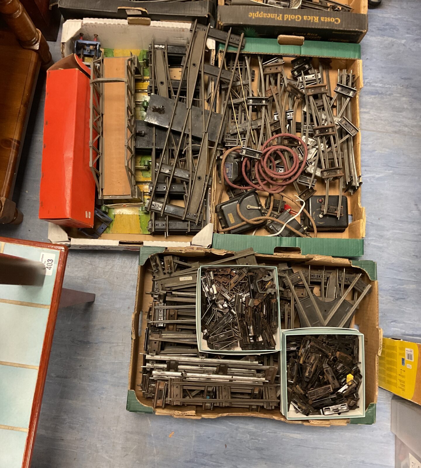 collection of six boxes of Vintage O gauge train sets with trains and rolling stock. - Image 2