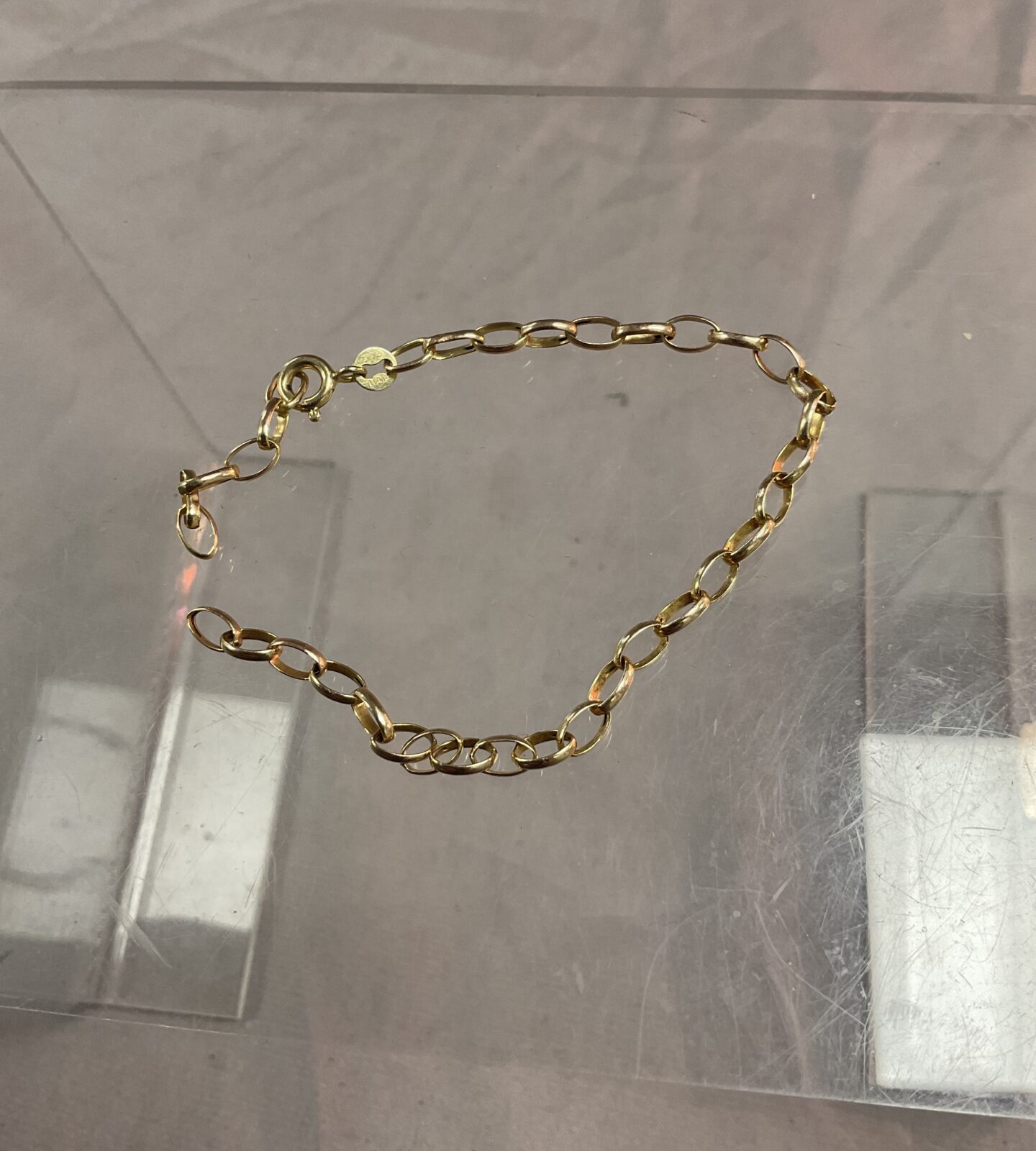 Broken 9ct gold bracelet 1.2g