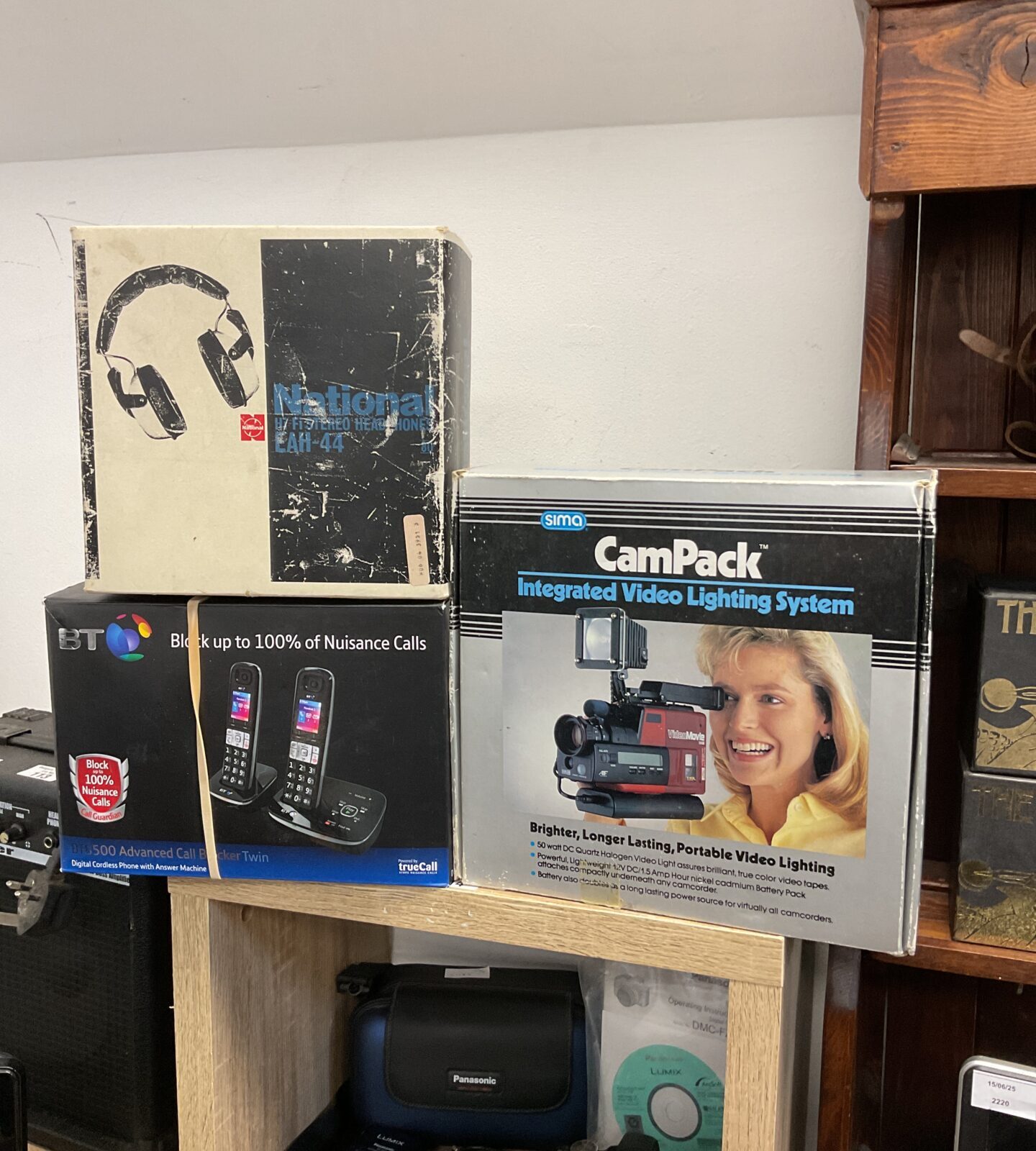 Set of bt cordless home phones, national eah-44 headphones & sima cam pack lighting system