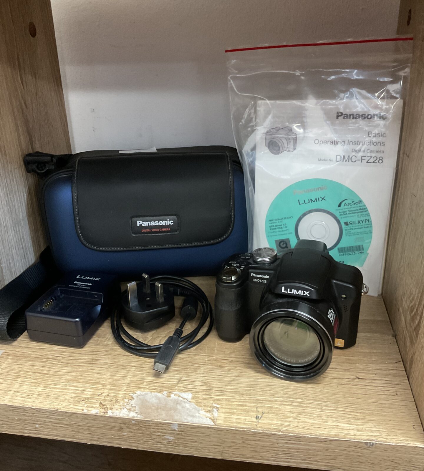 Panasonic lumix dmc-fz28 digital camera with case
