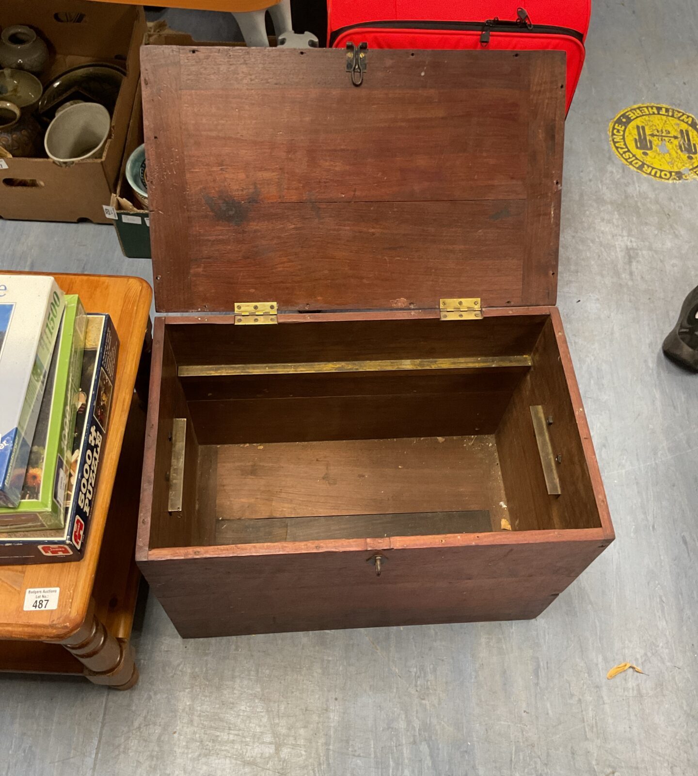 Mahogany storage chest - Image 2