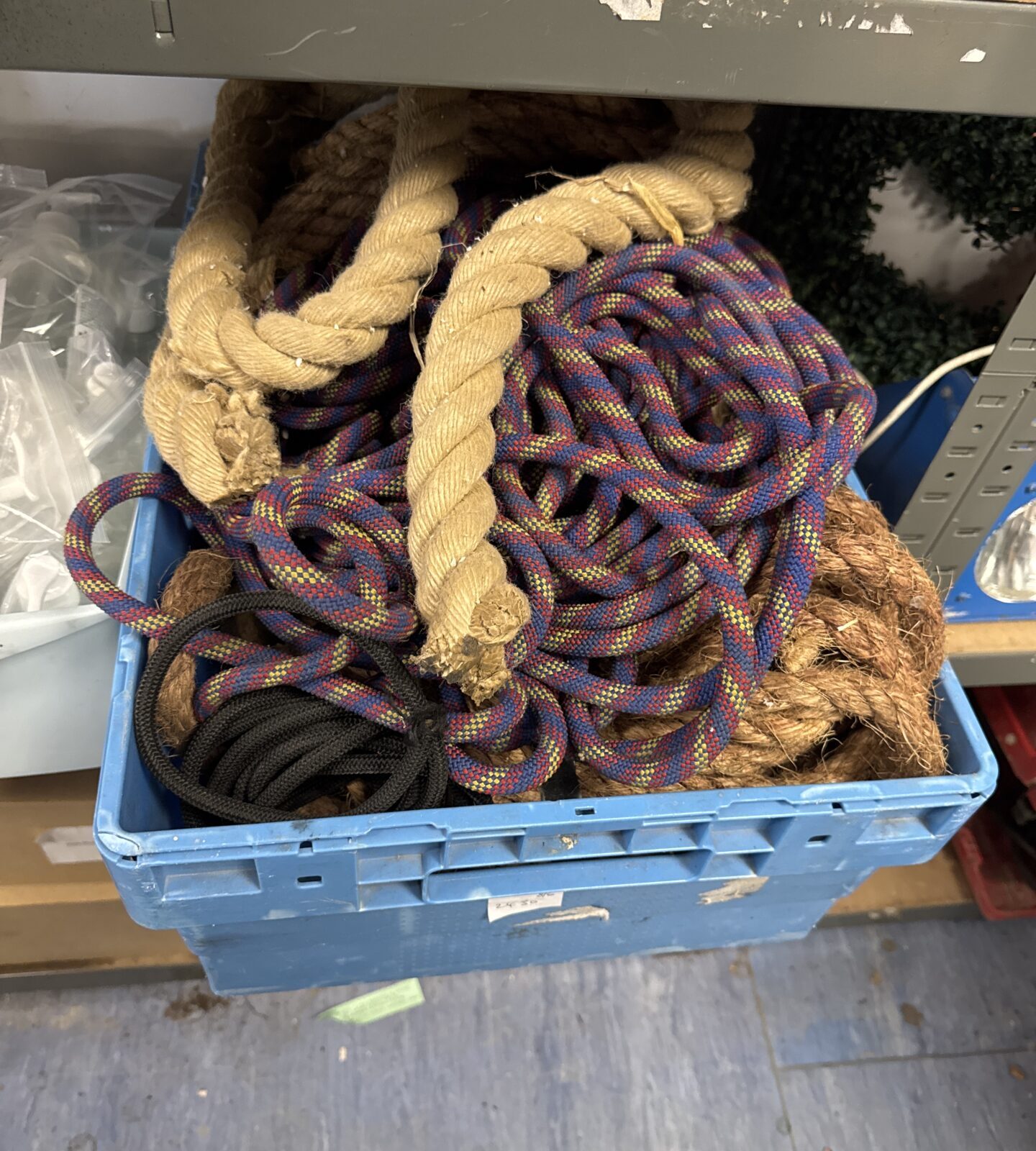 Tray of assorted rope