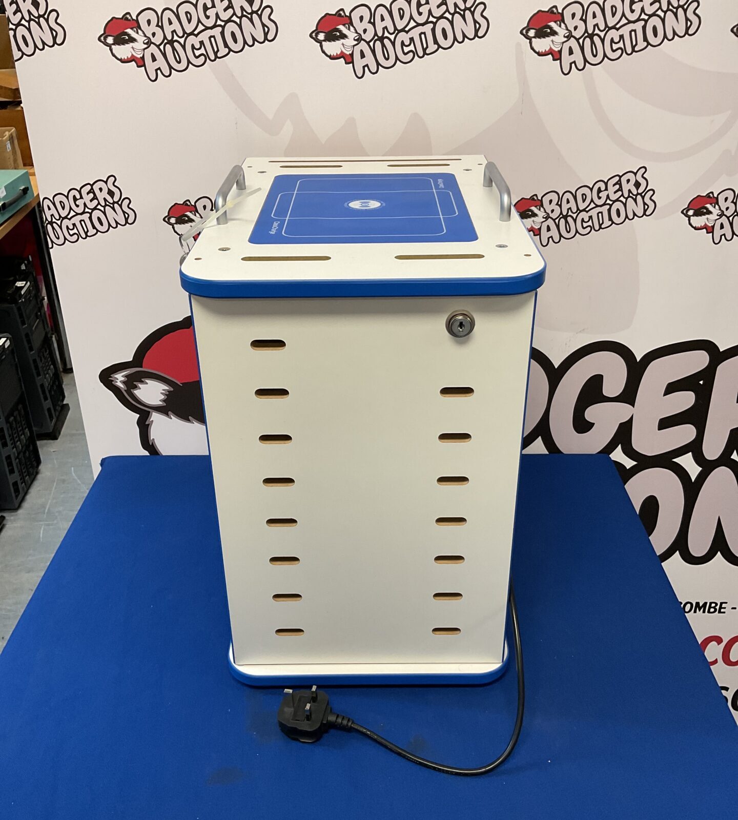 Learn pad tectus tablet computer charging locker with key