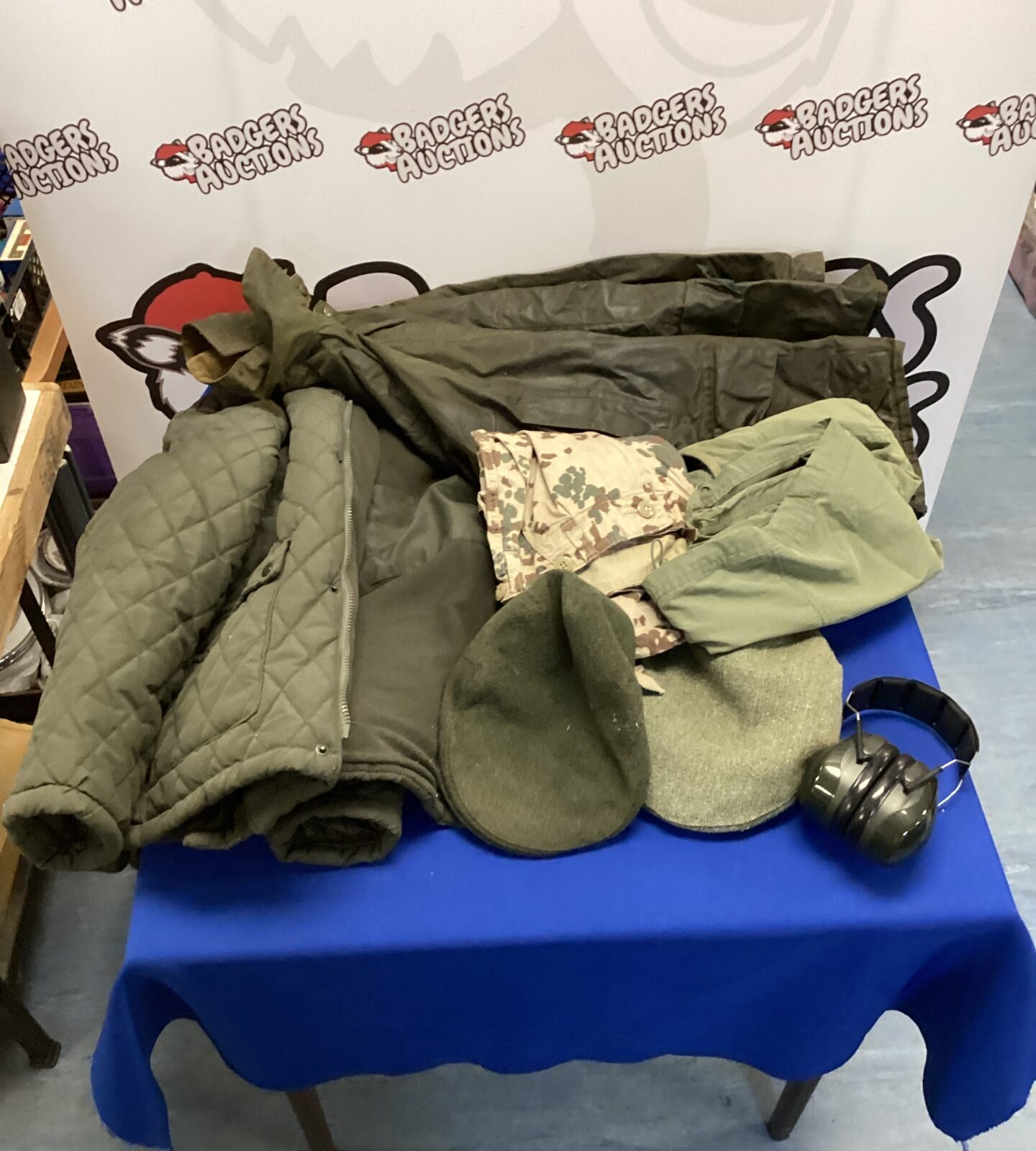Box of country ware inc country estate fleece lined padded jacket, keeper ware ladies wax coat size 16 & two flat caps