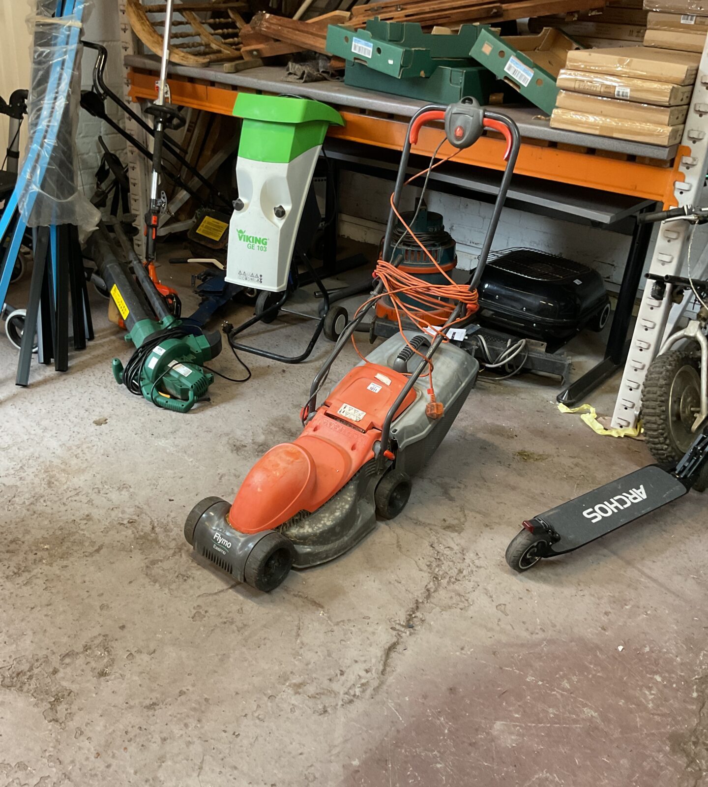 Flymo electric lawn mower working