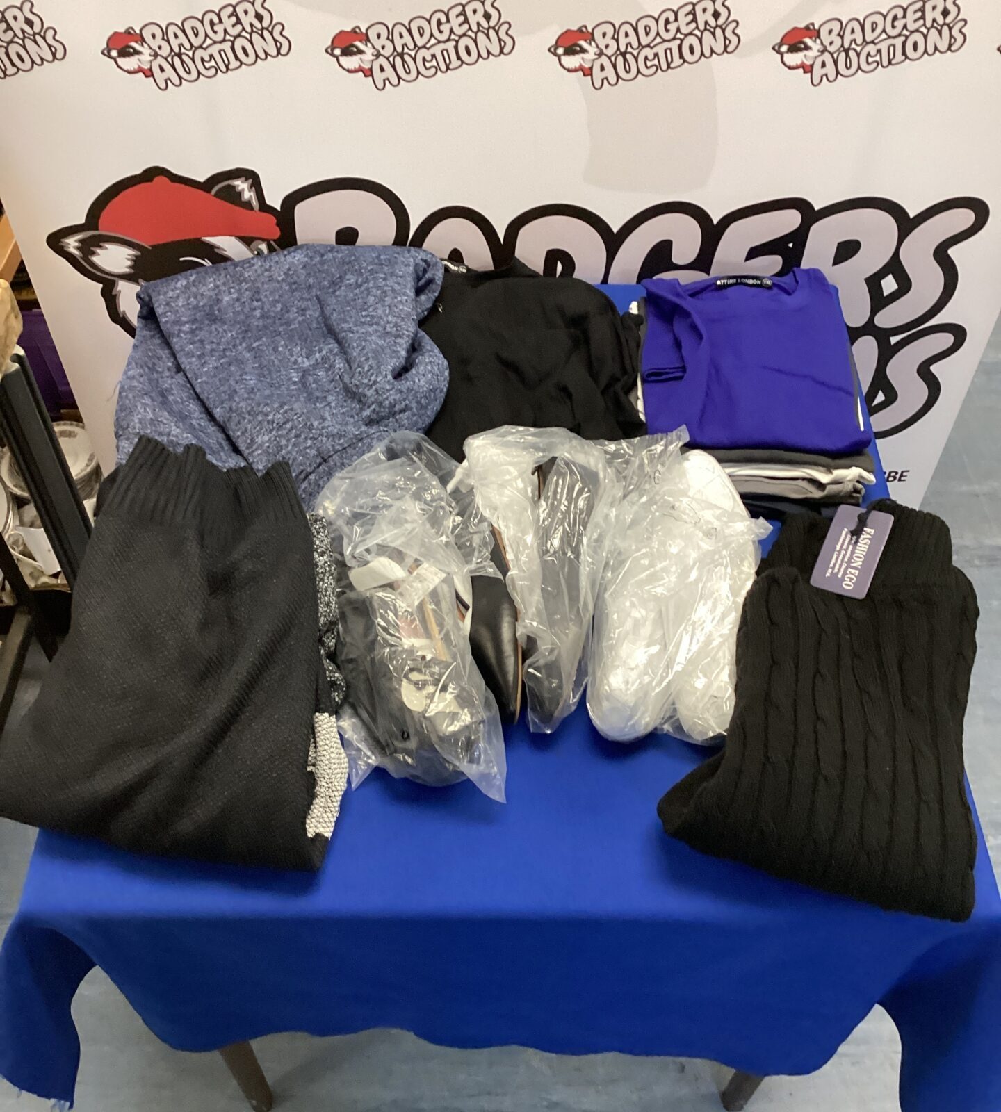 Bag of mixed clothing inc XXL t-shirts, new ladies shoes & jumpers