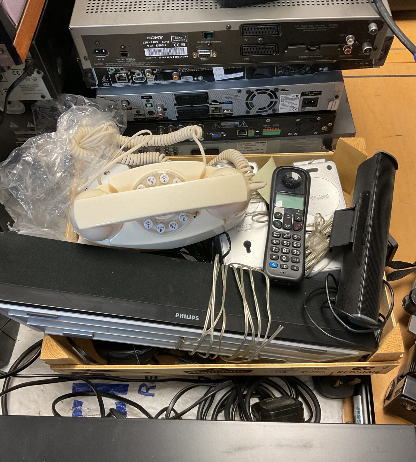 Tray of home phones & speakers