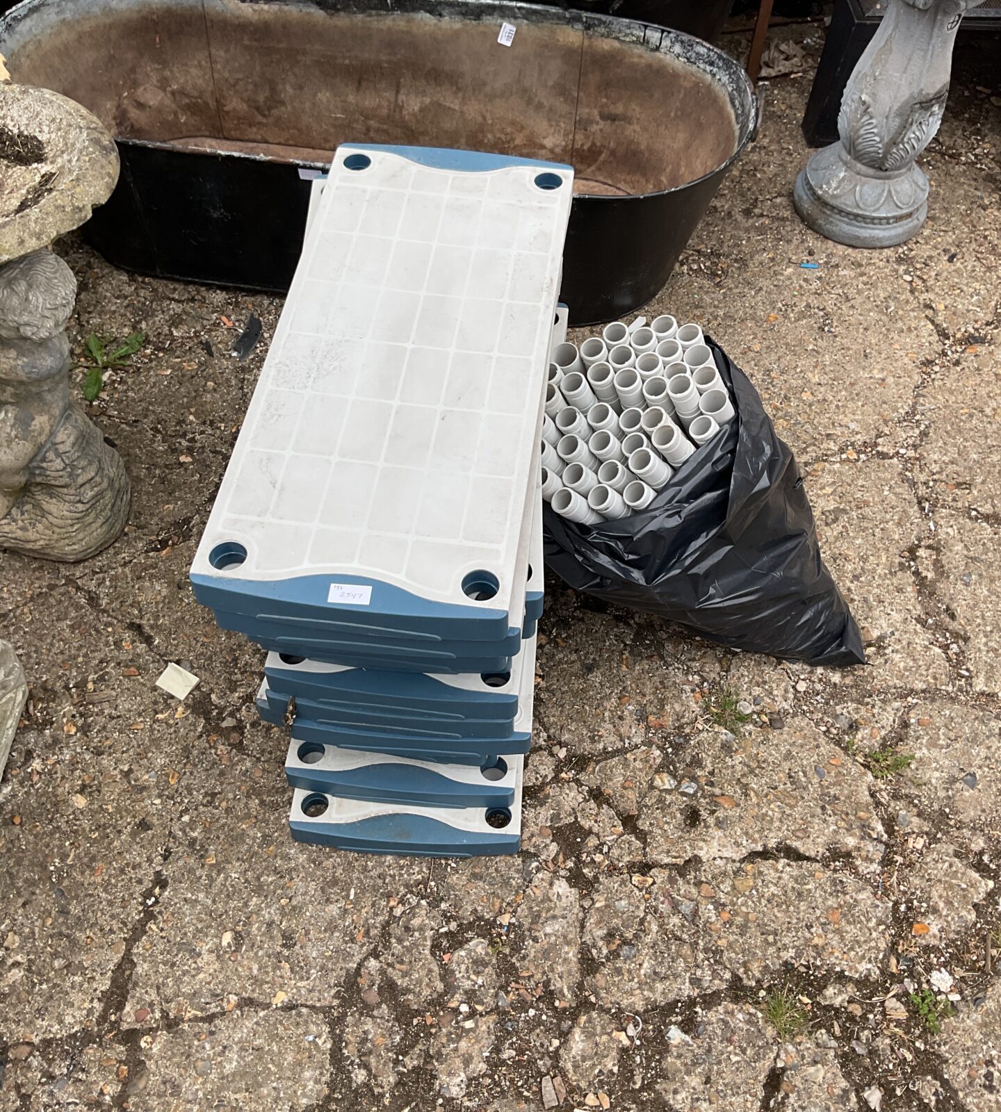 Plastic shelfing unit