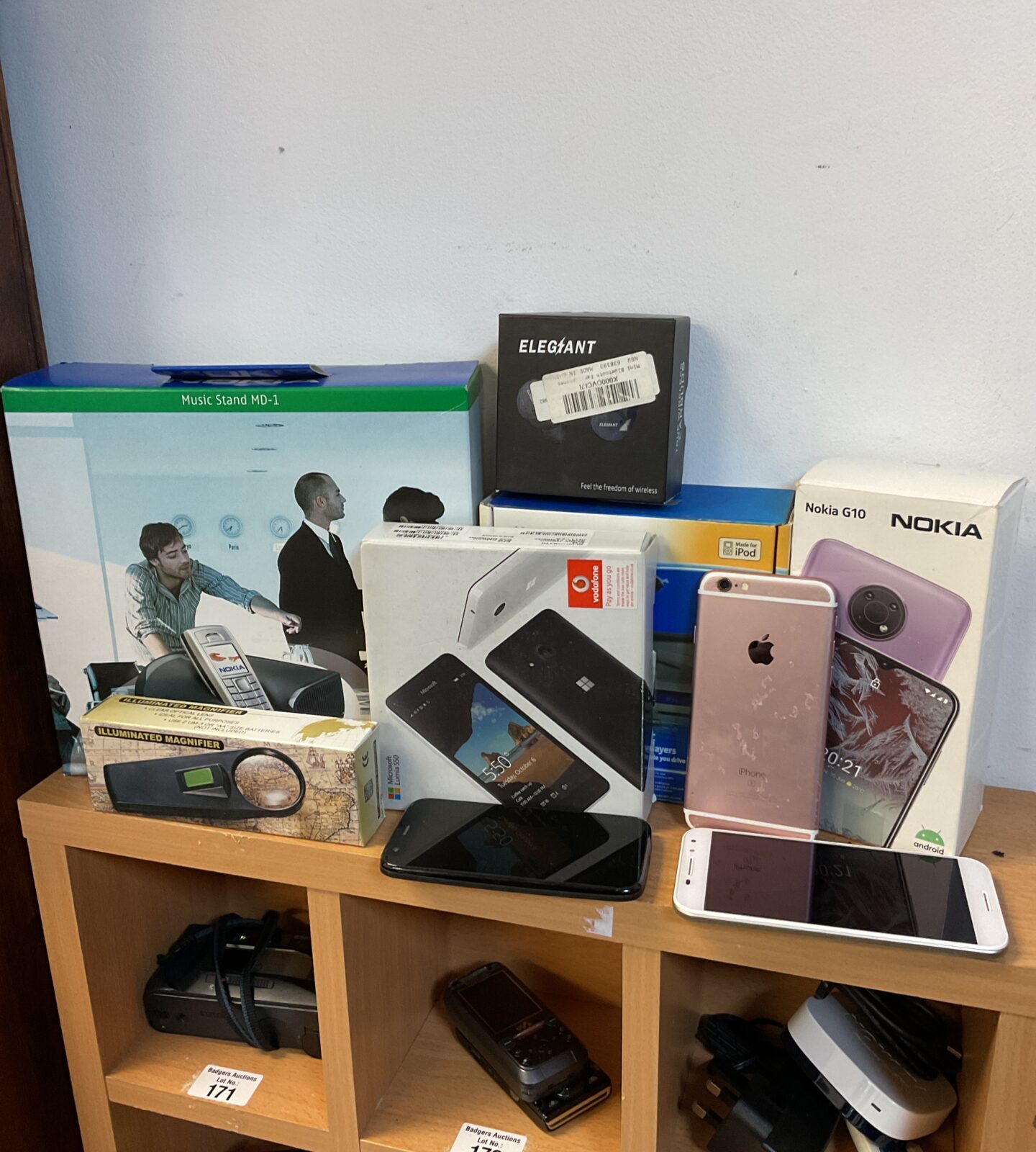 Selection of mobile phones inc nokia & apple iphone