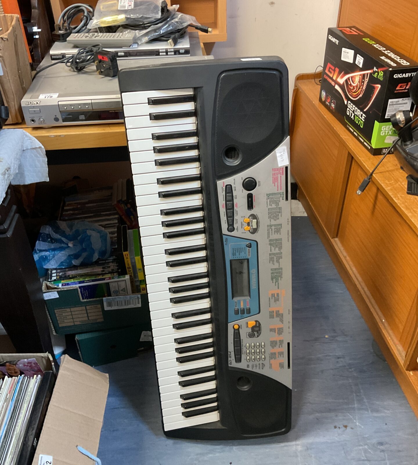 Yamaha psr-170 keyboard with power supply