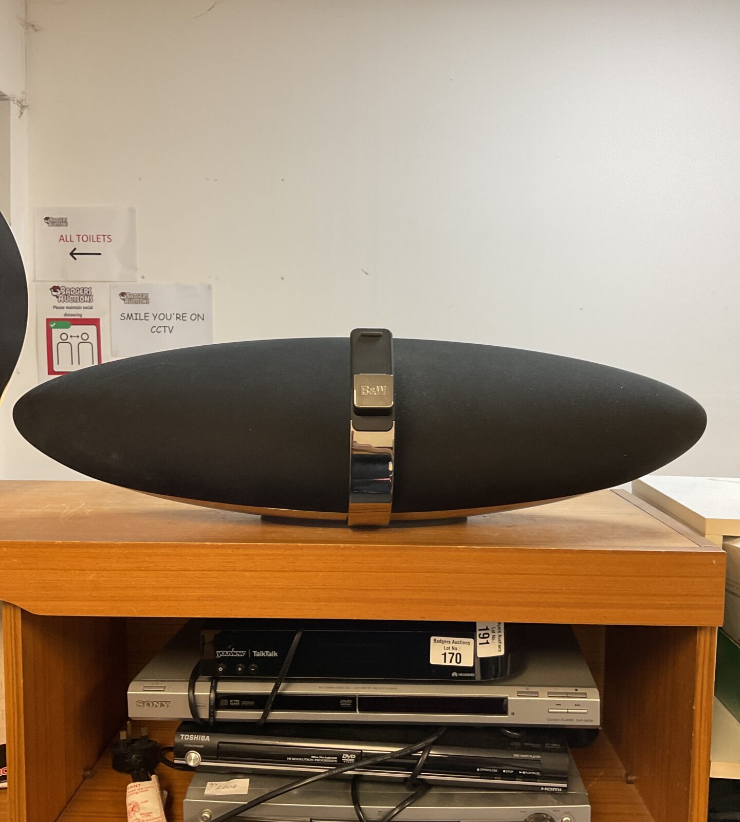 Bowers & wilkins zeppelin speaker