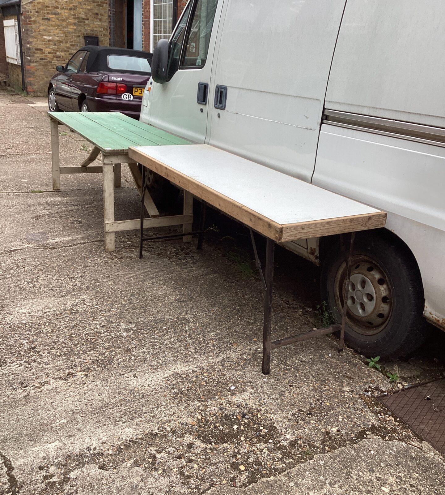 Heavy duty folding table