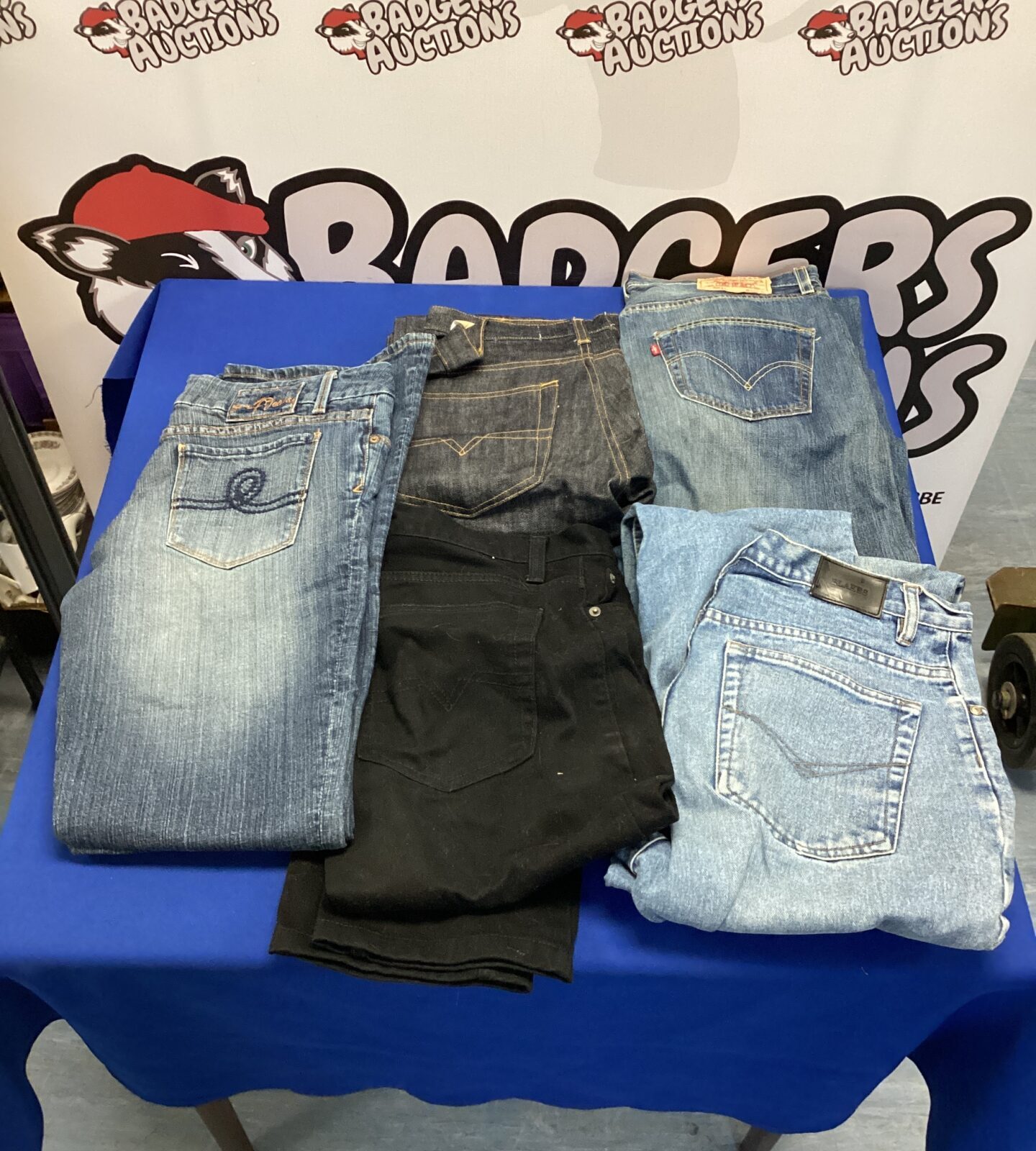 Five pairs of jeans inc Levi, slim & blakes all size 32