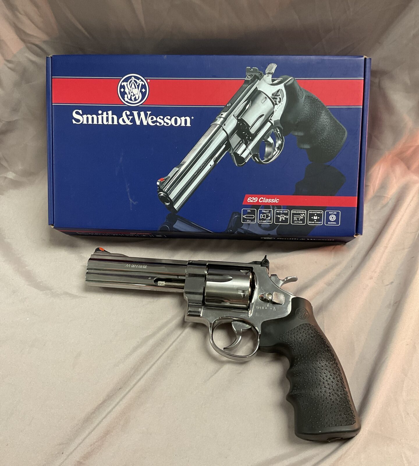 smith and wesson 629 Classic Co2 .177 Pistol in original box