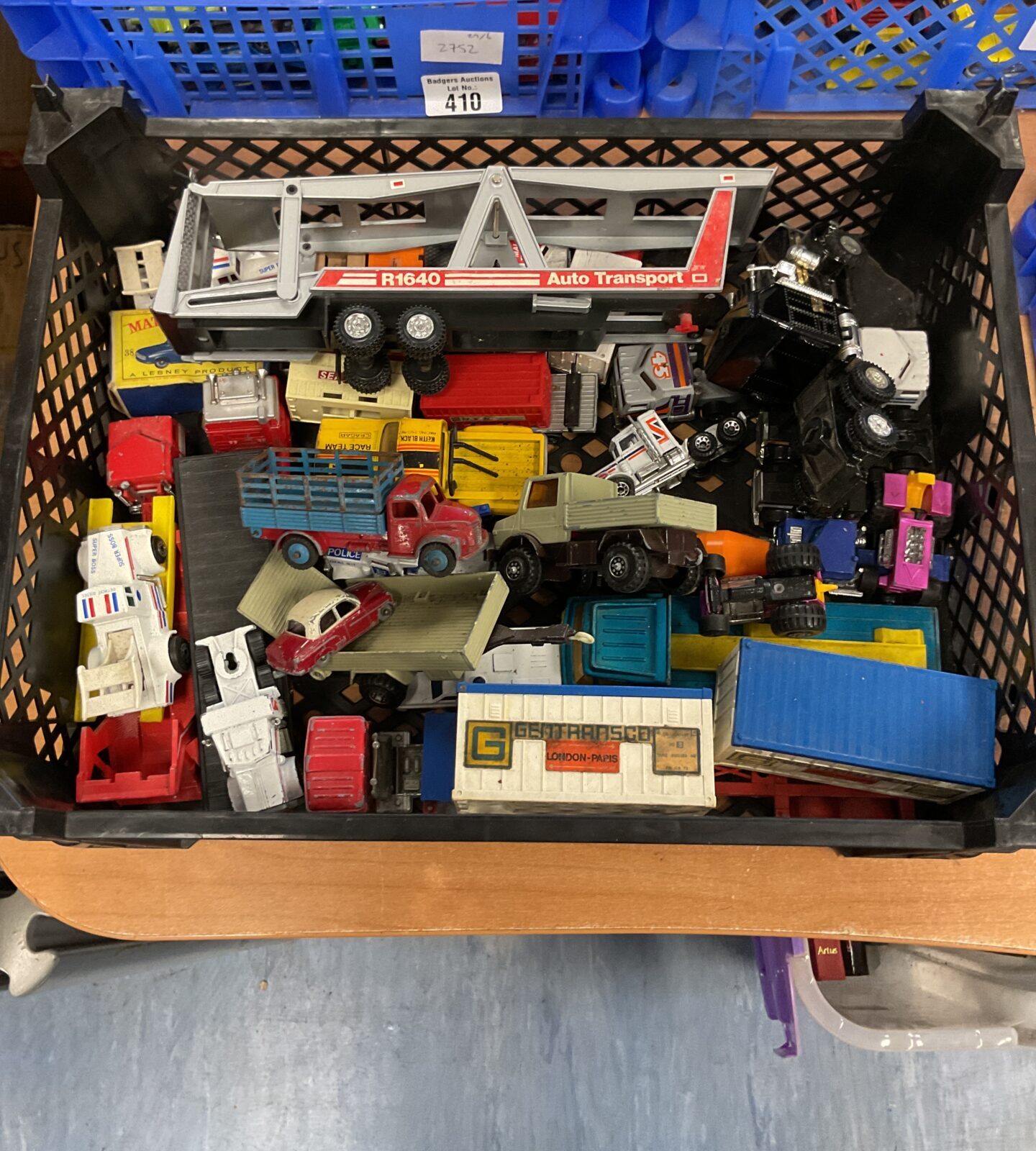 Crate of mixed diecasts inc vintage dinky, matchbox and lesney